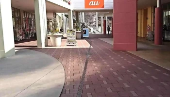ウニクス秩父内auショップ - 秩父市